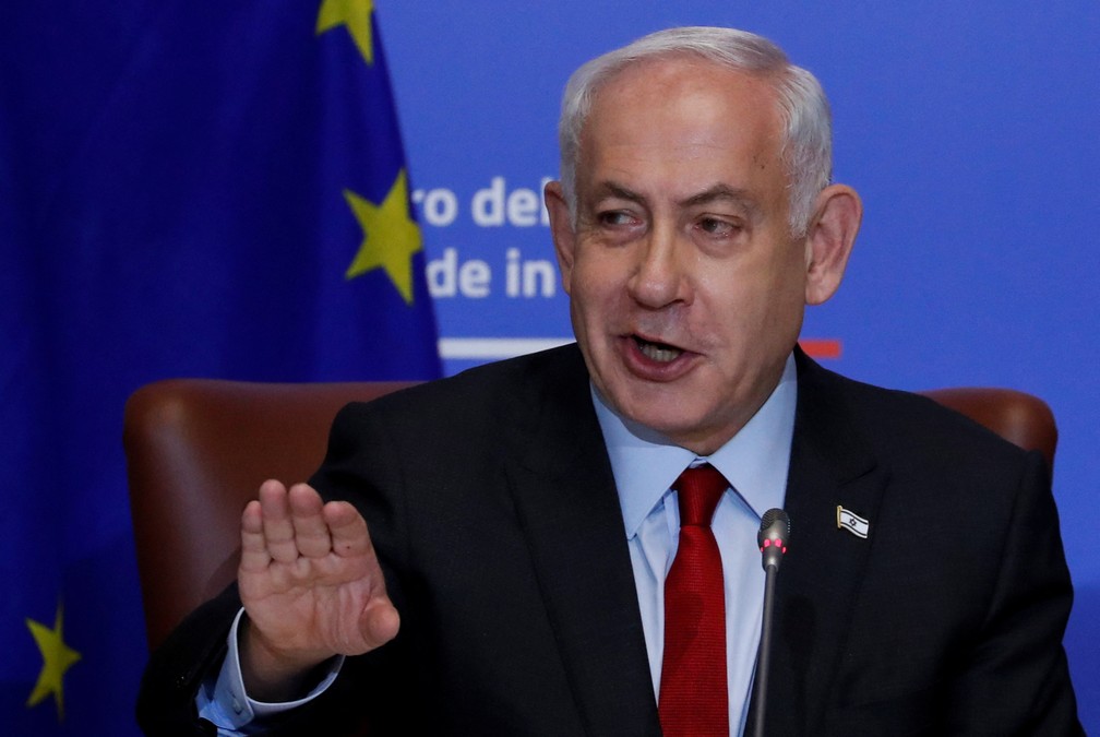 Primeiro-ministro de Israel, Benjamin Netanyahu, durante encontro com ministro na Itália, em Roma, em 10 de março de 2023 — Foto: Remo Casilli/REUTERS