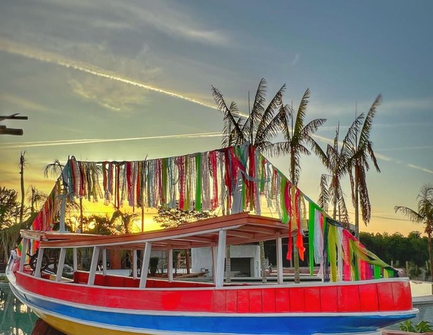 O barco trazido do Pará deixa o ambiente bem instagramável (Foto: Divulgação)