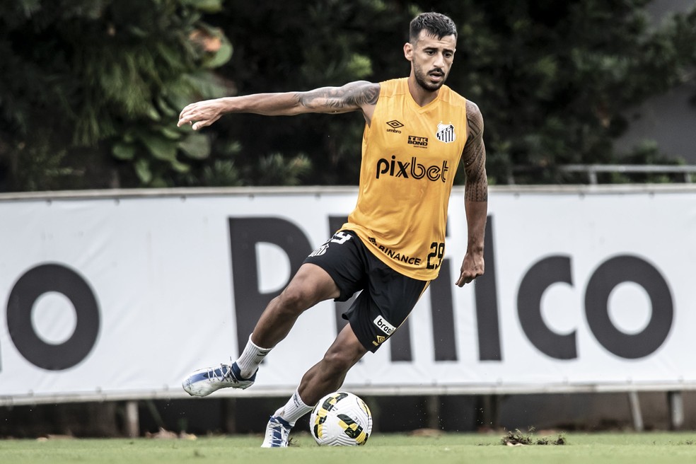 Camacho durante treino do Santos — Foto: Ivan Storti/Santos FC