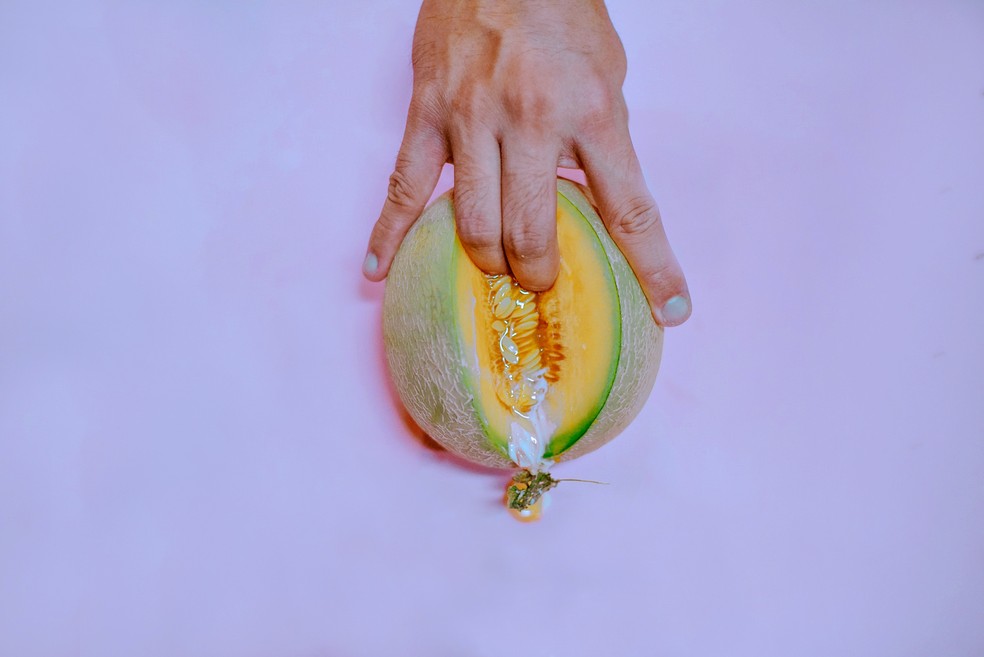 Antes da primeira vez, &eacute; importante se masturbar, entender como seu corpo funciona e quais s&atilde;o seus prazeres. &mdash; Foto: Pexels