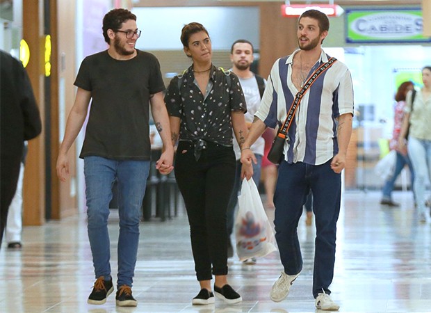 Chay Suede passeando em shopping no Rio de Janeiro (Foto: AgNews)