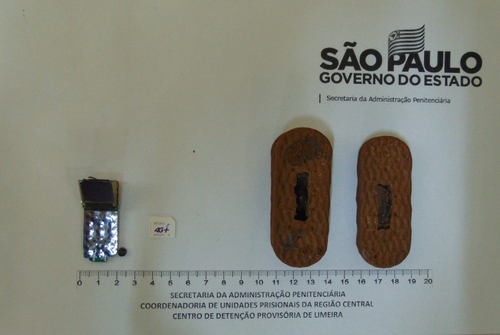Microchip de celular foi encontrado dentro de bolachas, no CDP de Limeira &mdash; Foto: Divulga&ccedil;&atilde;o/ SAP