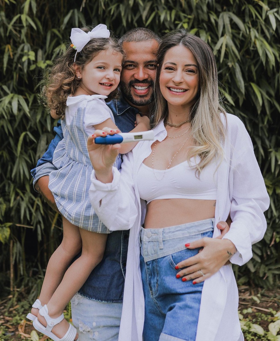 Projota e Tamy Contro, que já são pais de Marieva, de 2 anos, anunciam nova gravidez — Foto: Reprodução/Instagram