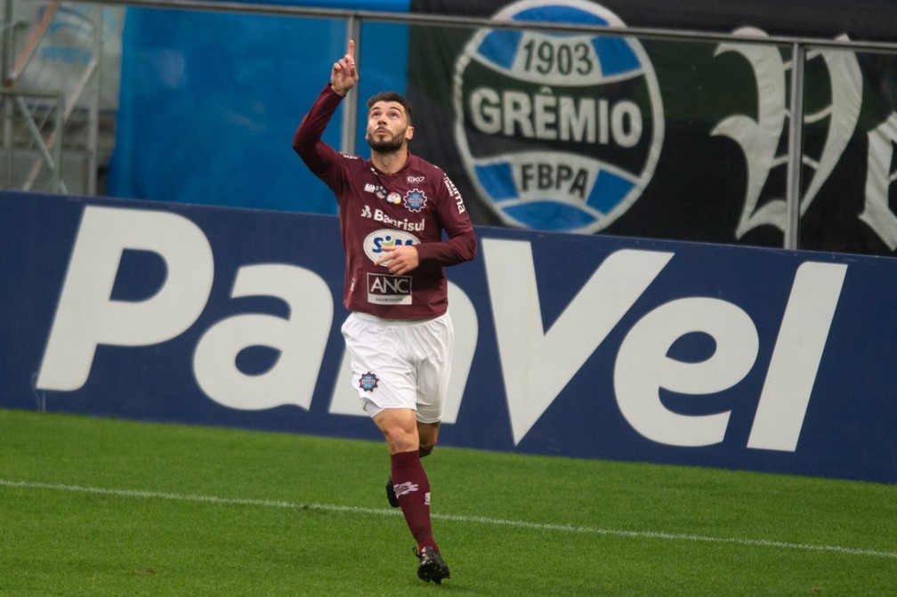 Laércio, ex-Caxias, está acertado com o Santos desde o mês passado — Foto: FGF/Divulgação