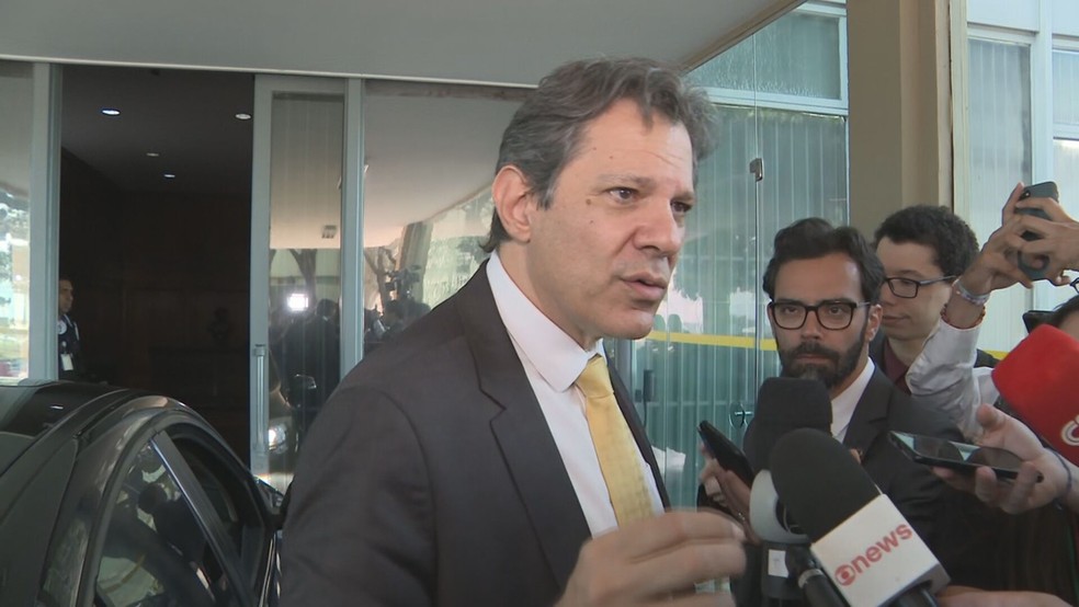 Ministro da Fazenda, Fernando Haddad, em entrevista a jornalistas — Foto: TV Globo/Reprodução