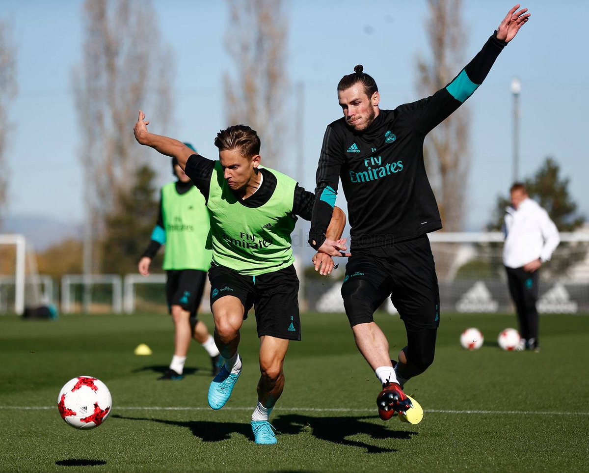 Россия победила. Трагедия в казани в школе расстреляли детей. Девушка lapd. Памятник жертвам радиационных катастроф челябинск конкурс. Напал на детей на площадке отец.