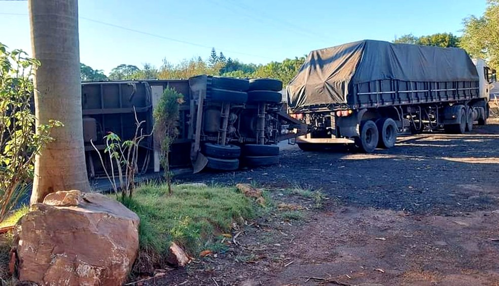 Homem morre em acidente entre dois caminhões e um carro em Igaraçu do Tietê — Foto: Arquivo pessoal