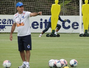 Marcelo Oliveira treino Cruzeiro (Foto: Maurício Paulucci / Globoesporte.com)