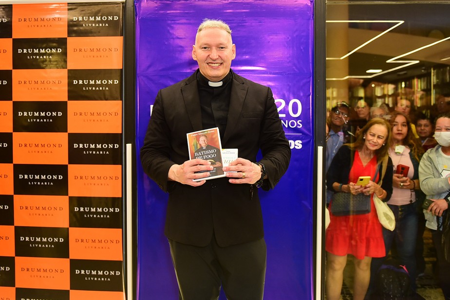 Padre Marcelo Rossi volta a impressionar com shape