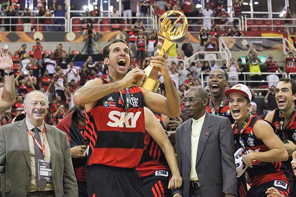 O MUNDO DE NOVO! FlaBasquete sobra no Intercontinental da FIBA e é  bicampeão mundial de clubes - Flamengo