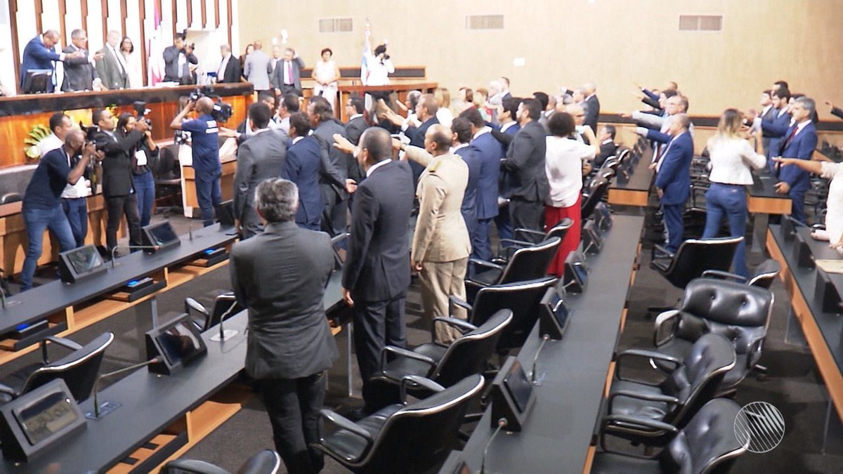Deputados estaduais tomam posse na Assembleia Legislativa da Bahia Bahia G1