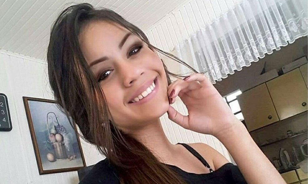Isabelly Cristine Santos, de 14 anos, foi assassinada com um tiro em 14 de fevereiro, em Pontalo do Paraná (Foto: Reprodução/Facebook)