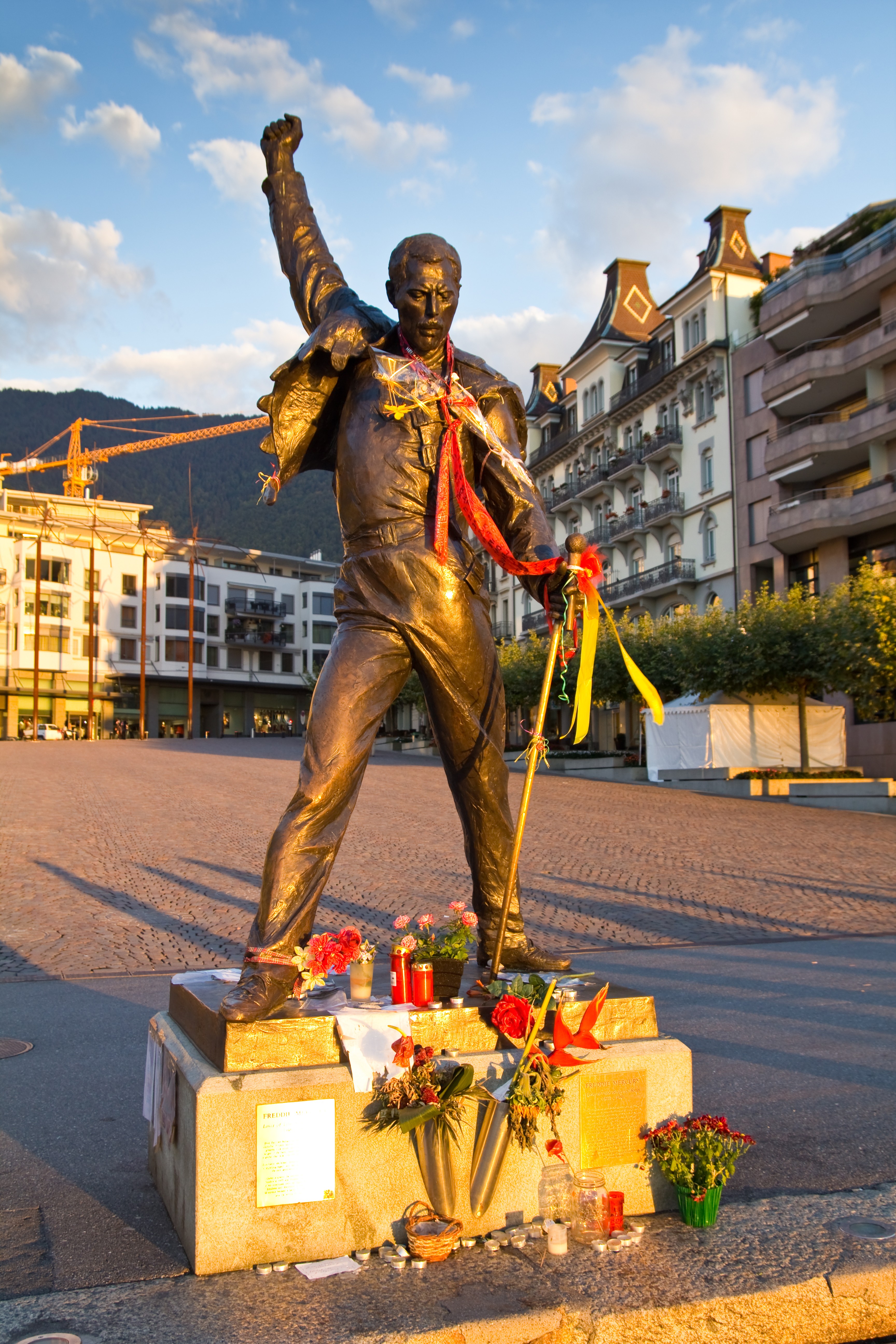Uma estátua de 3 metros do músico Freddie Mercury na cidade de Montreux, na Suíça (Foto: Getty Images)