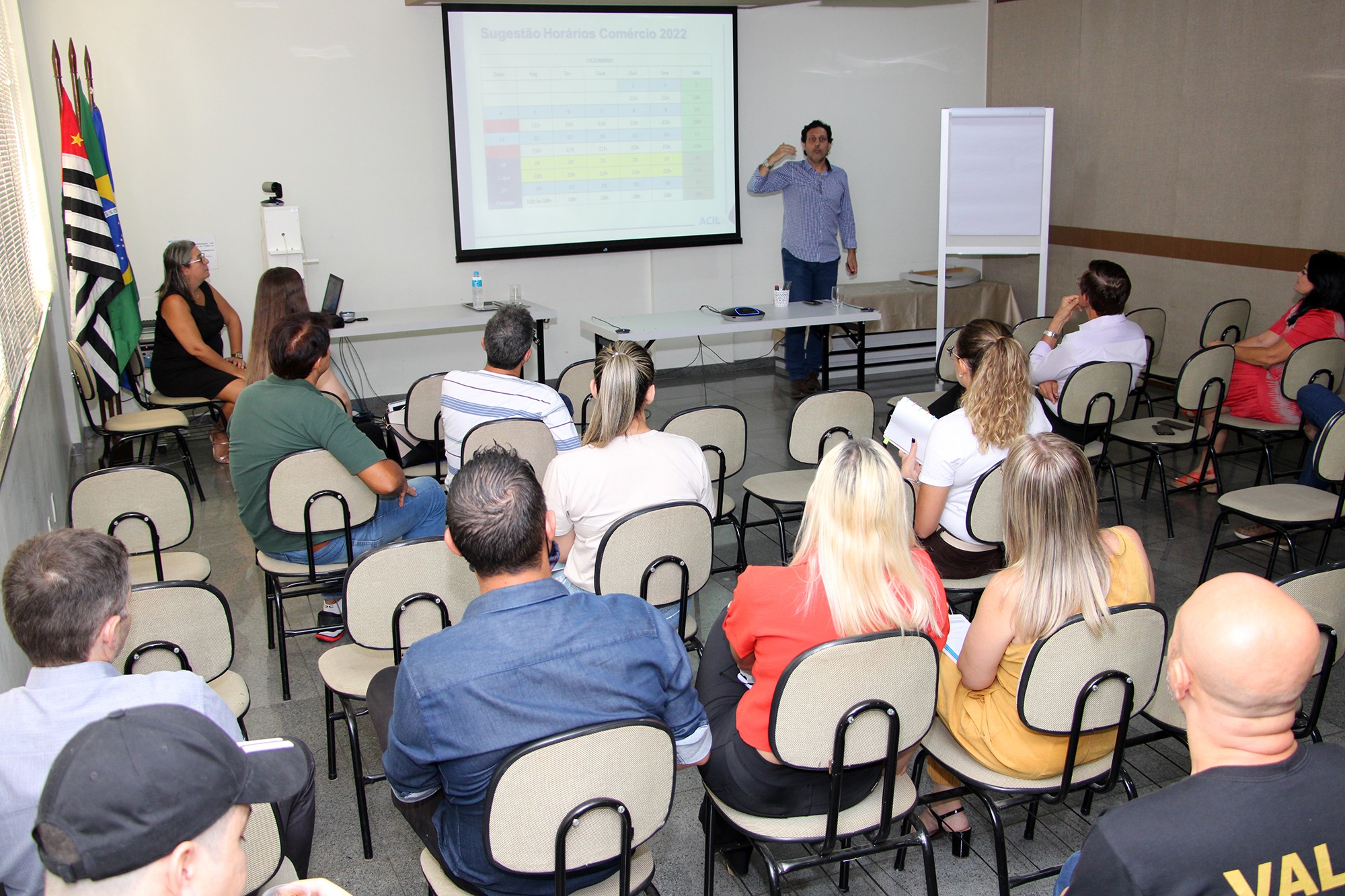 Lojistas de Limeira definem horário oficial do comércio de rua para 2022; confira programação