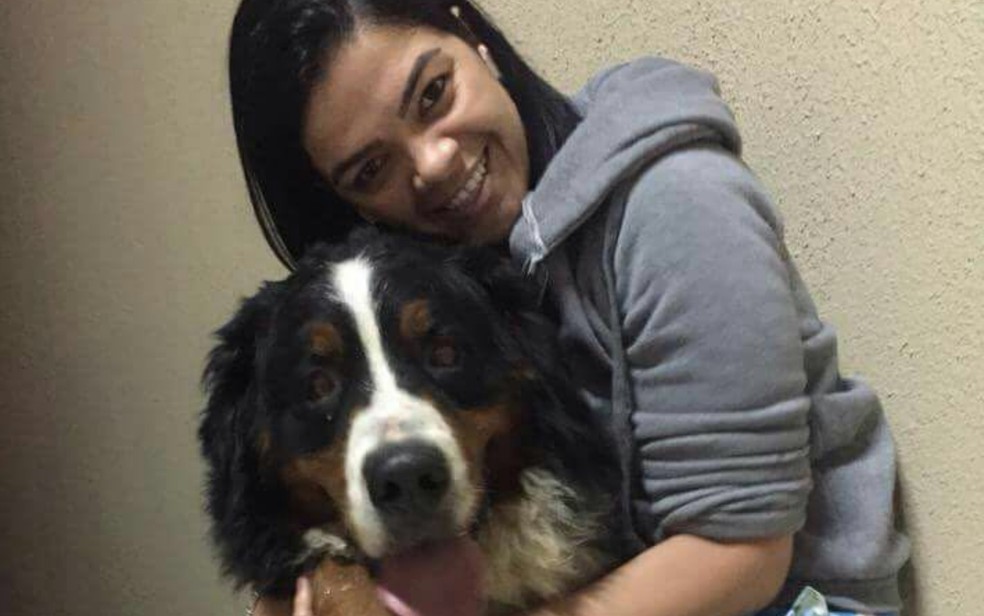 Aline faz campanha para conseguir pagar tratamento de cão (Foto: Arquivo Pessoal/Aline Caetano)