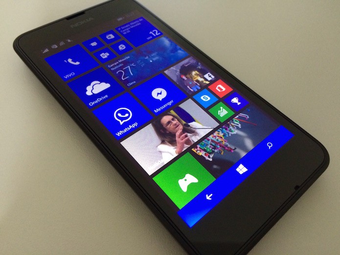 Windows Phone com a barra de navegação colorida (Foto: Reprodução/Helito Bijora) 