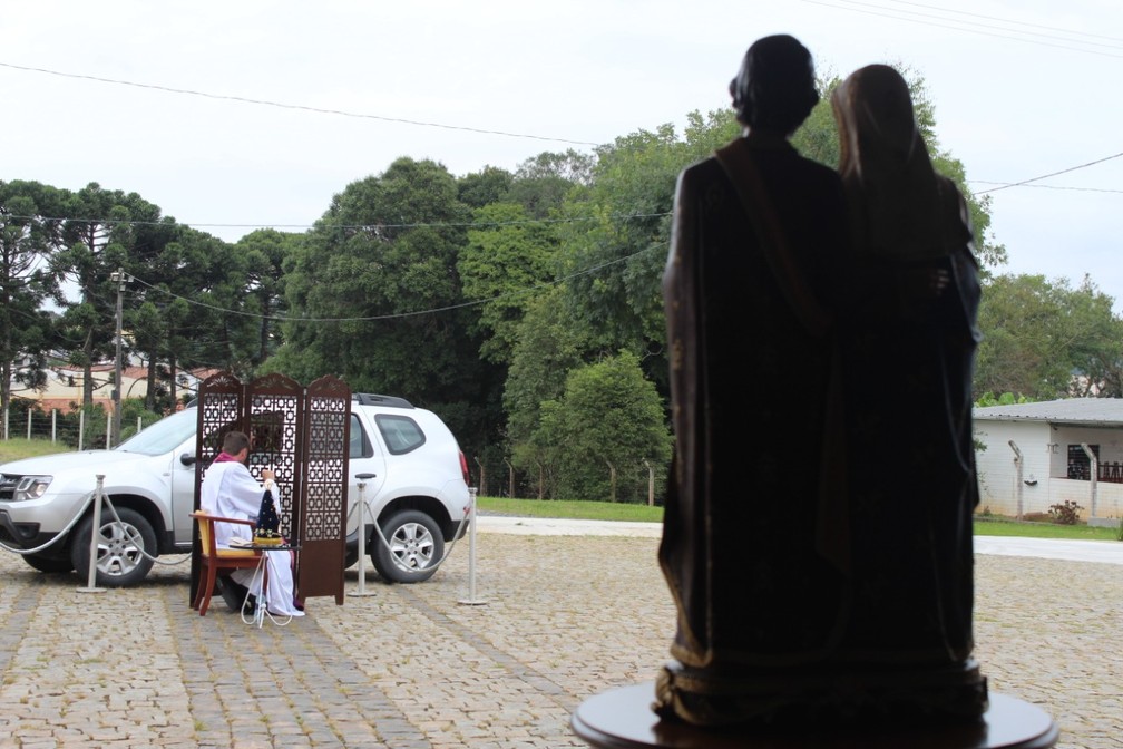 Igreja adaptou o atendimento aos fiéis — Foto: Diocese de Joinville/ Divulgação