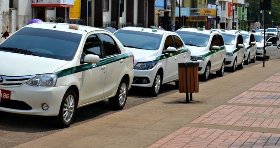 Vendas para taxistas são contadas como diretas; modalidade teve aumento de 28% nos emplacamentos, em relação a 2016 (Foto: Quésia Melo/G1)