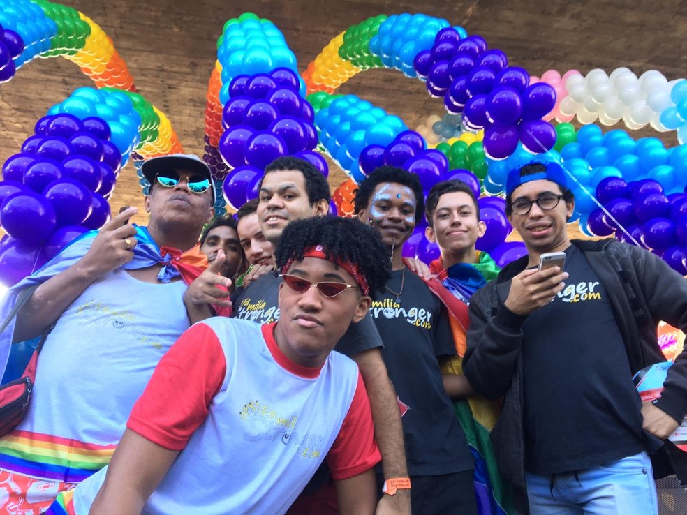 Integrantes do Coletivo periférico LGBT “família stronger”, que luta contra a LGBTfobia em São Paulo. — Foto: Gessyca Rocha/G1