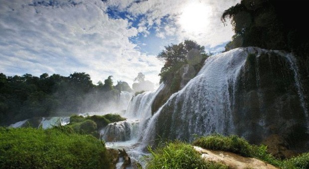 Na divida entre os países, cachoeiras despertam interesses turísticos de ambos os lados (Foto: Reprodução/Wikimedia Commons)
