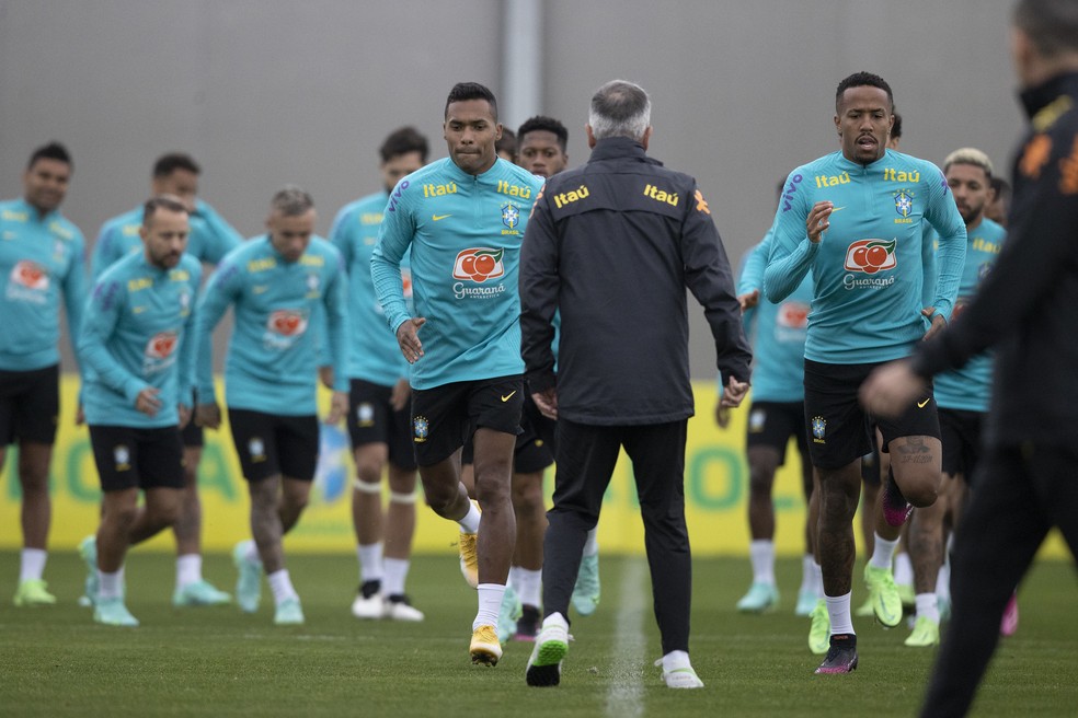 Jogadores da seleção brasileira em treino neste domingo — Foto: Lucas Figueiredo / CBF