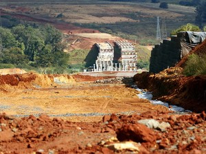 Obra em anel viário está parada desde julho de 2013 em Piracicaba (Foto: Mateus Medeiros/acervo pessoal)