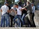 Polícia de Israel entra em choque com palestinos durante ato em Jerusalém