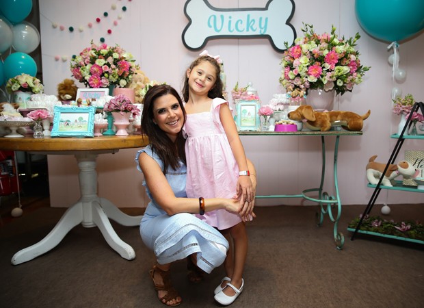 Mariana Kupfer e a filha, a aniversariante Victoria (Foto: Manuela Scarpa/Brazil News)