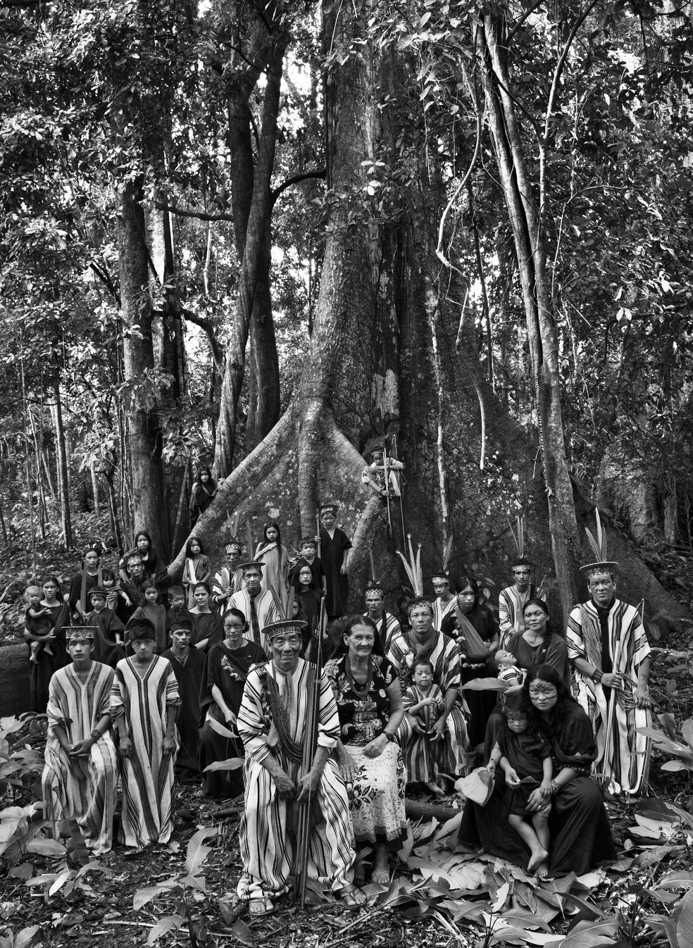 Família Asháninka, no Acre, 2016.  — Foto: Sebastião Salgado/Divulgação