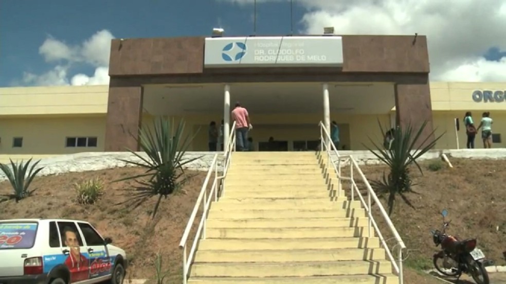 Recém-nascido que morreu de Covid estava internado no Hospital Regional Dr. Clodolfo Rodrigues de Melo, em Santana do Ipanema — Foto: Reprodução / TV Gazeta