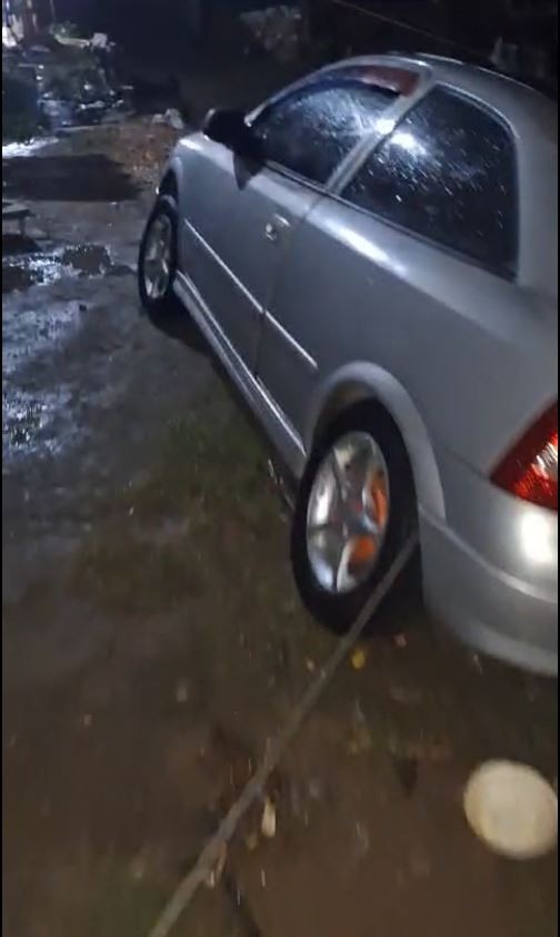 Vídeos e fotos: Chuva deixa ruas alagadas, invade casas, cobre carros e derruba muro de escola sobre veículos na Zona Norte de SP