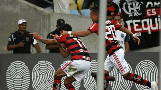 Paquetá comemora o segundo gol do Flamengo