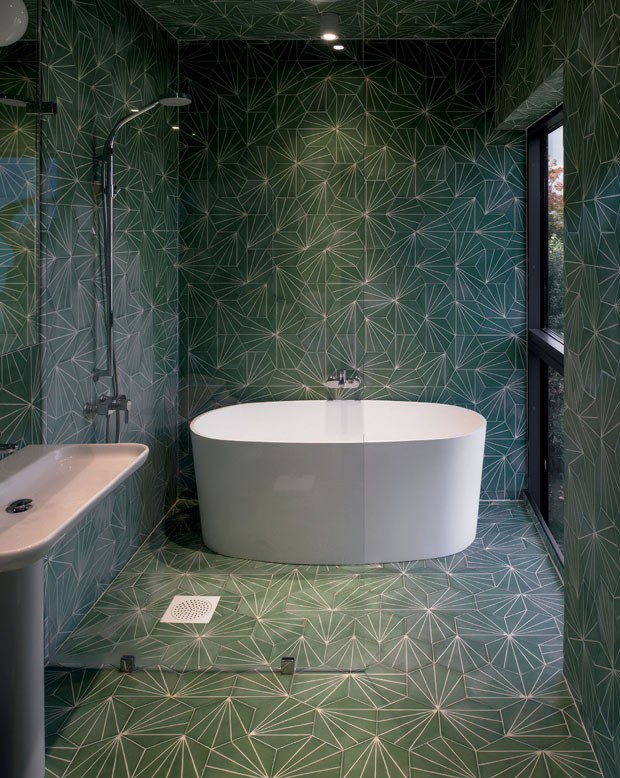 Décor do dia: banheiro verde e geométrico (Foto: Reprodução)