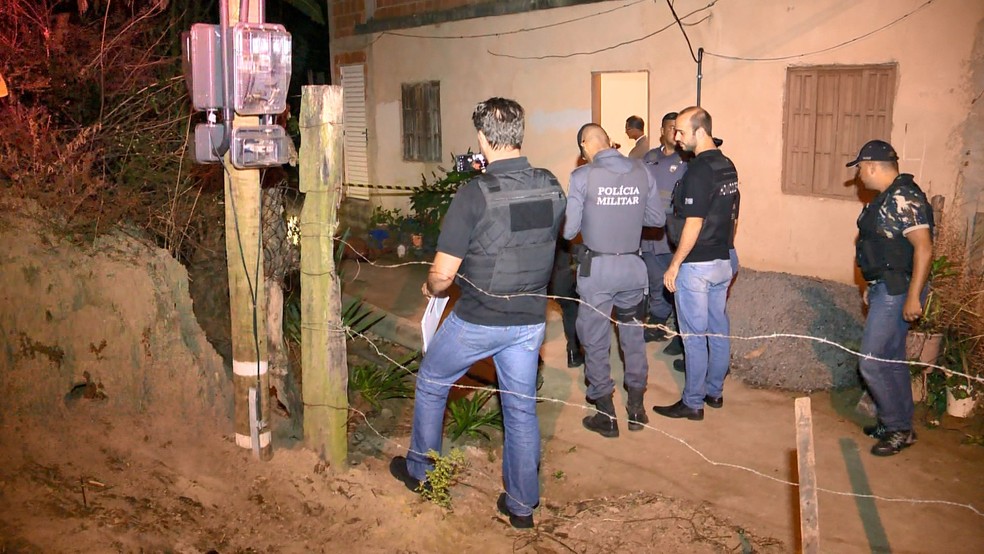Crime aconteceu na casa da famÃ­lia em Nova Rosa da Penha II, em Cariacica, no EspÃ­rito Santo (Foto: Wagner Martins/ TV Gazeta)