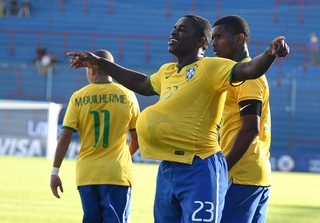 Titular na seleção, Mamute recebe assédio e será reavaliado no Grêmio