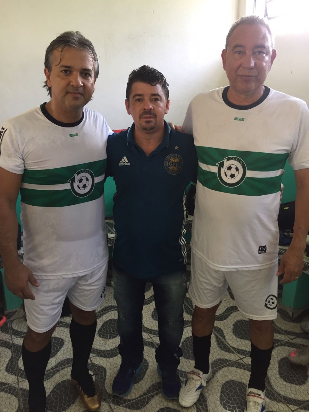 CascÃ£o (esq.) pouco antes de morrer durante a partida de master. Ele estava com Eduardo Nassar e TostÃ£o (Foto: Arquivo pessoal)
