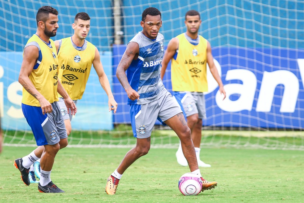 Maicon treina pelo Grêmio, mas fica fora de lista para 1º jogo da semi do Gauchão