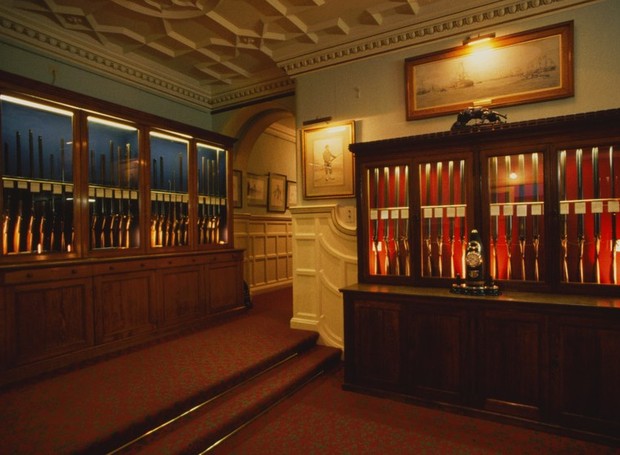Há um cômodo com armas orientais do século 19 (Foto: Getty Images/ Reprodução)