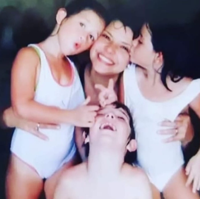Rose Miriam com João Augusto, Marina e Sofia na infância (Foto: Reprodução / Instagram)
