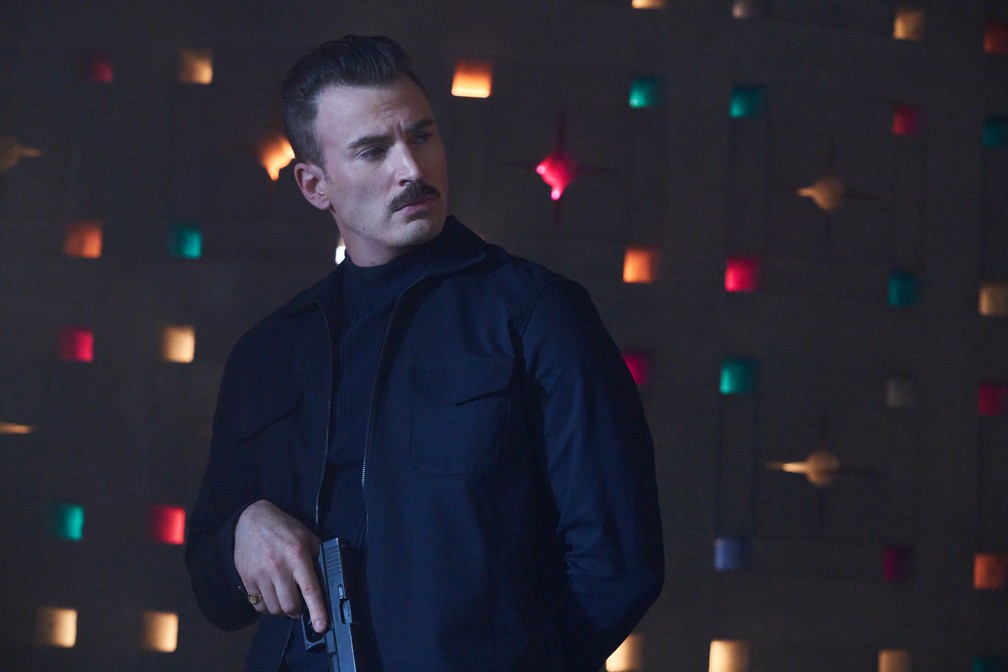 Chris Evans em cena de 'Agente oculto' — Foto: Divulgação