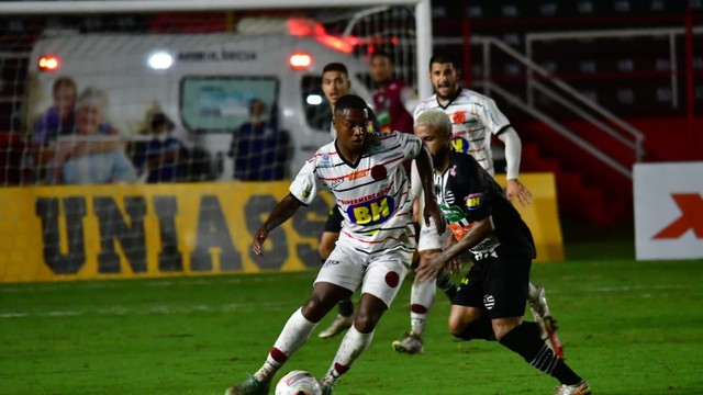 Pouso Alegre foi goleado pelo Athletic no Manduzão, pelo Campeonato Mineiro
