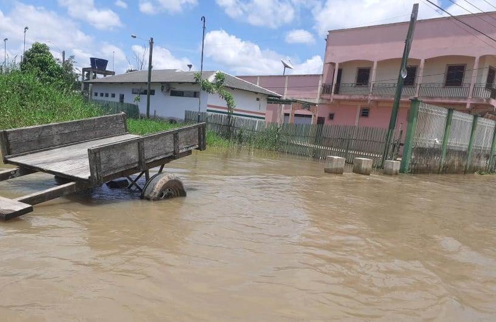 Rio Tarauacá transbordou e atinge milhares de famílias no interior do Acre — Foto: Arquivo/Defesa Civil