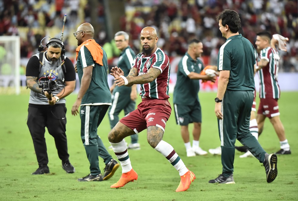 Felipe Melo comemora vitória do Fluminense sobre o Flamengo — Foto: André Durão