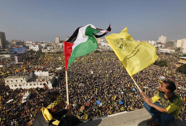 Milhares de palestinos celebram em Gaza 25° aniversário do Hamas