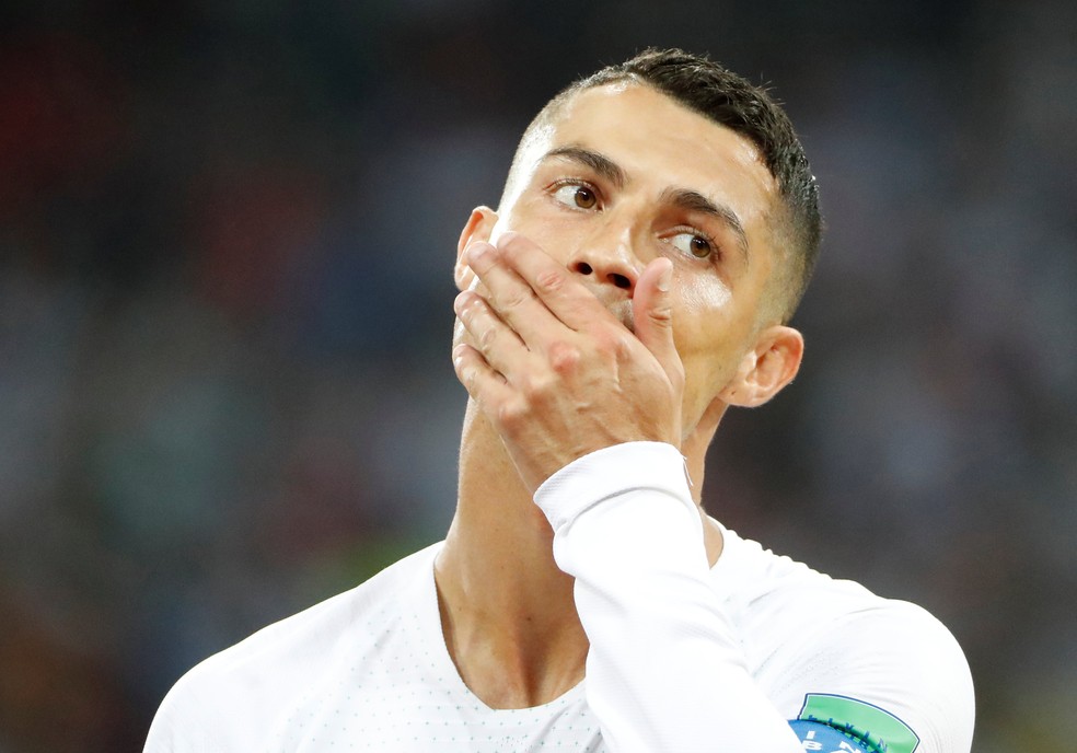 Cristiano Ronaldo recebe amarelo e estÃ¡ fora das quartas de final  (Foto: REUTERS/Jorge Silva)