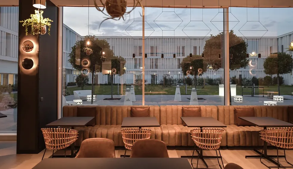 O luxuoso hotel da Juventus fica a poucos passos do CT  Foto: Divulgao