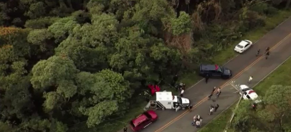 Jovem foi encontrada após mais de cinco horas de buscas, em São José dos Pinhais — Foto: Franklin de Freitas