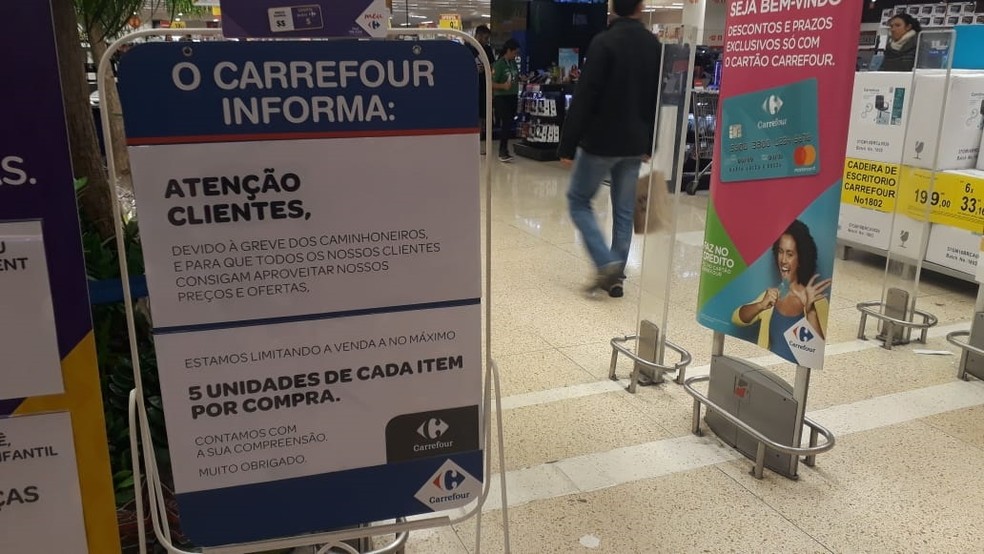 Supermercado em SP limita venda a até cinco unidades por cliente (Foto: Daniel Médici/G1)