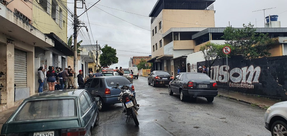 Rapaz é morto a tiros e outro fica ferido em Divinópolis | Centro-Oeste | G1