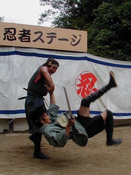 Ladrões invadem museu ninja no Japão e roubam cofre de 150 kg thumbnail